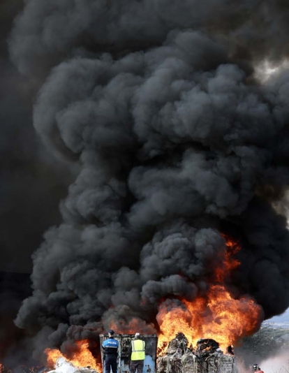 Carlos S. Campillo ICAL. Incendio en una nave de caucho y plásticos de La Bañeza 