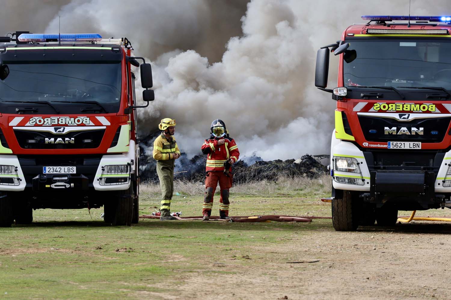 Carlos S. Campillo ICAL. Incendio en una nave de caucho y plásticos de La Bañeza (8)