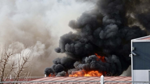 Carlos S. Campillo ICAL. Incendio en una nave de caucho y plásticos de La Bañeza (9)