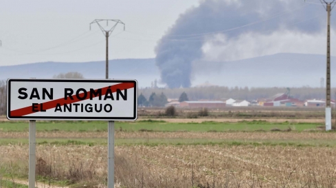 Carlos S. Campillo ICAL. Incendio en una nave de caucho y plásticos de La Bañeza (2)