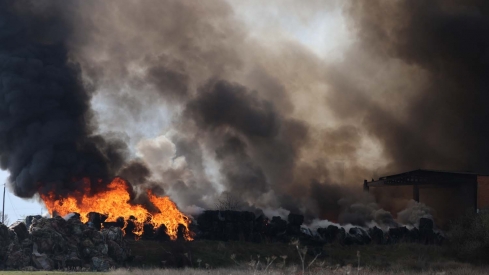 Carlos S. Campillo ICAL. Incendio en una nave de caucho y plásticos de La Bañeza (4)