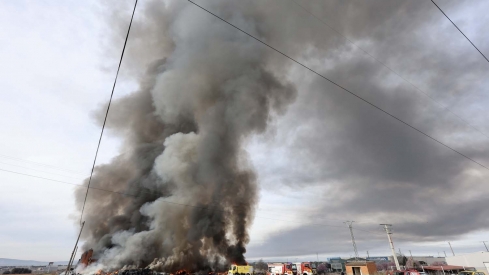 Carlos S. Campillo ICAL. Incendio en una nave de caucho y plásticos de La Bañeza (5)