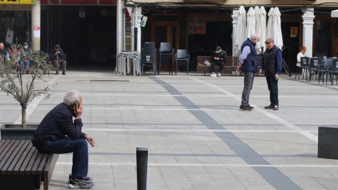 La Bañeza con el incendio de la nave de plásticos (2)