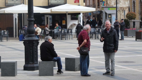 La Bañeza con el incendio de la nave de plásticos (3)