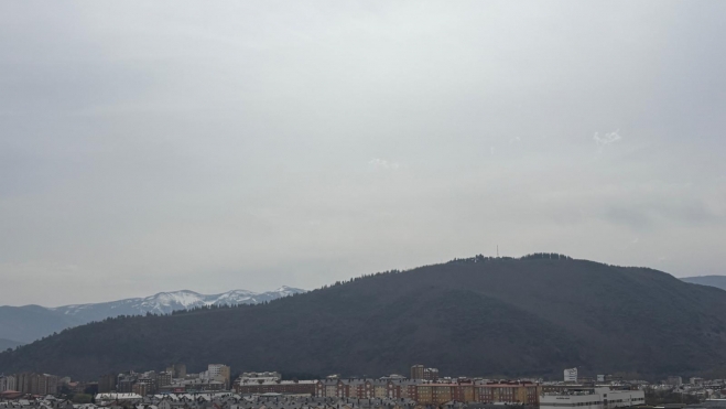 Cielo gris de Ponferrada por la llegada del humo del incendio de La Bañeza