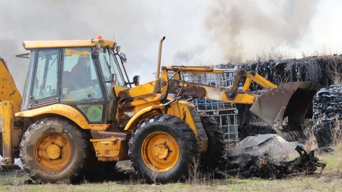 Incendio de una nave en La Bañeza (4)