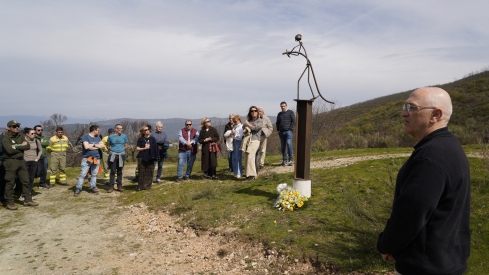 César Sánchez / ICAL. Homenaje al bombero forestal soriano, Nacho Rumbao, fallecido el 17 de agosto en Espinoso de Compludo (Ponferrada), durante las labores de extinción del incendio de Llamas de Cabrera 
