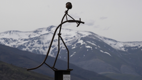 César Sánchez / ICAL. Homenaje al bombero forestal soriano, Nacho Rumbao, fallecido el 17 de agosto en Espinoso de Compludo (Ponferrada), durante las labores de extinción del incendio de Llamas de Cabrera 