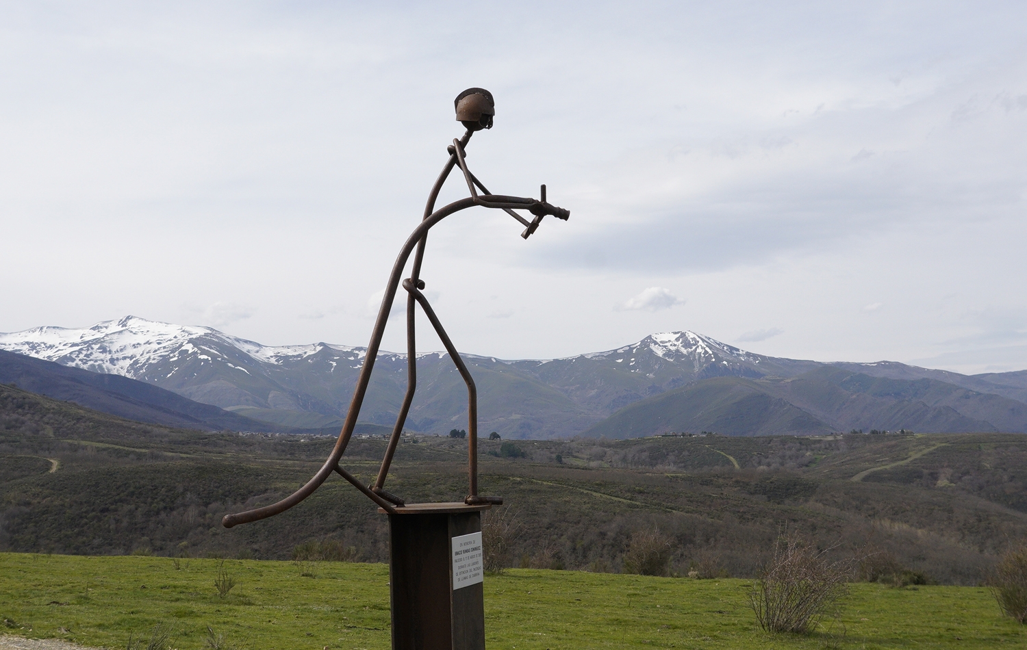 César Sánchez / ICAL. Homenaje al bombero forestal soriano, Nacho Rumbao, fallecido el 17 de agosto en Espinoso de Compludo (Ponferrada), durante las labores de extinción del incendio de Llamas de Cabrera 