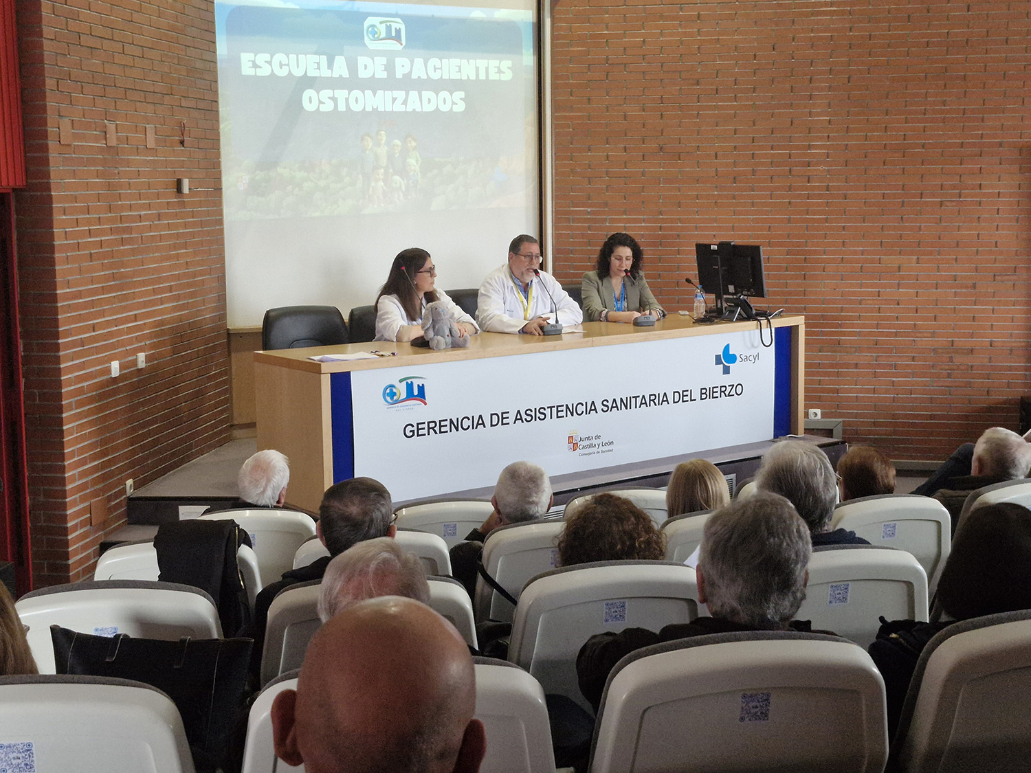 Inauguración de la Escuela de Pacientes Ostomizados de la Gasbi en el Hospital El Bierzo