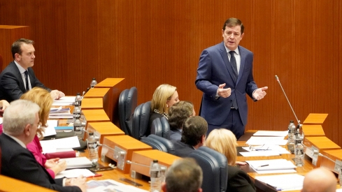 ICAL | Mañueco durante un pleno en las Cortes de Castilla y León