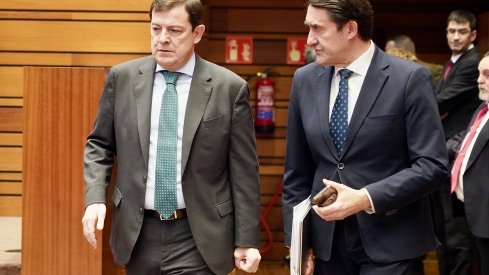 ICAL / Alfonso Fernández Mañueco, y el consejero de Medio Ambiente, Vivienda y Ordenación del Territorio, Juan Carlos Suárez-Quiñones en las Cortes de Cyl ICAL / Alfonso Fernández Mañueco, y el consejero de Medio Ambiente, Vivienda y Ordenación del Territorio, Juan Carlos Suárez-Quiñones en las Cortes de Cyl