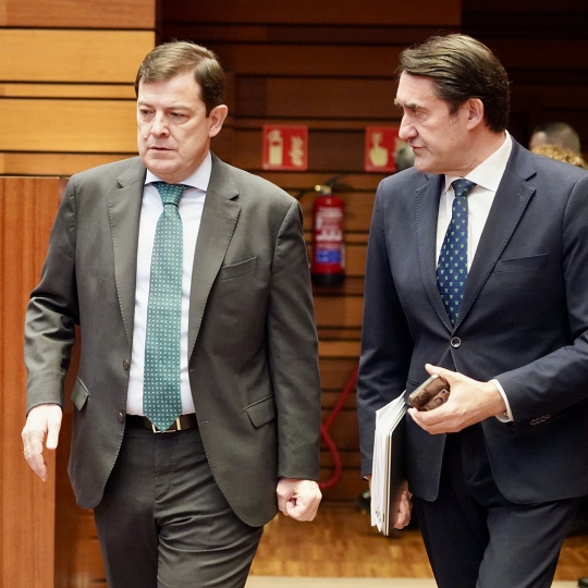 ICAL / Alfonso Fernández Mañueco, y el consejero de Medio Ambiente, Vivienda y Ordenación del Territorio, Juan Carlos Suárez-Quiñones en las Cortes de Cyl ICAL / Alfonso Fernández Mañueco, y el consejero de Medio Ambiente, Vivienda y Ordenación del Territorio, Juan Carlos Suárez-Quiñones en las Cortes de Cyl