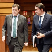 ICAL / Alfonso Fernández Mañueco, y el consejero de Medio Ambiente, Vivienda y Ordenación del Territorio, Juan Carlos Suárez-Quiñones en las Cortes de Cyl