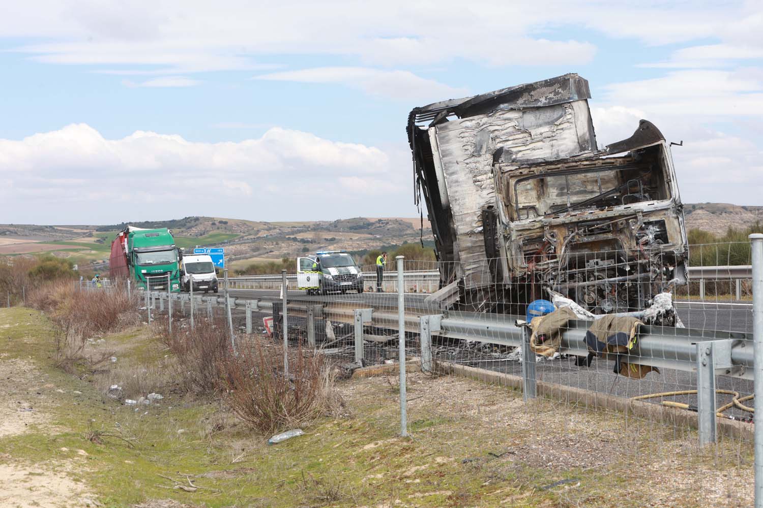 JL Leal ICAL. Accidente entre 2 camiones en la autovía A 62, en la localidad zamorana de Castrillo de la Guareña (4) JL Leal ICAL. Accidente entre 2 camiones en la autovía A 62, en la localidad zamorana de Castrillo de la Guareña (4)