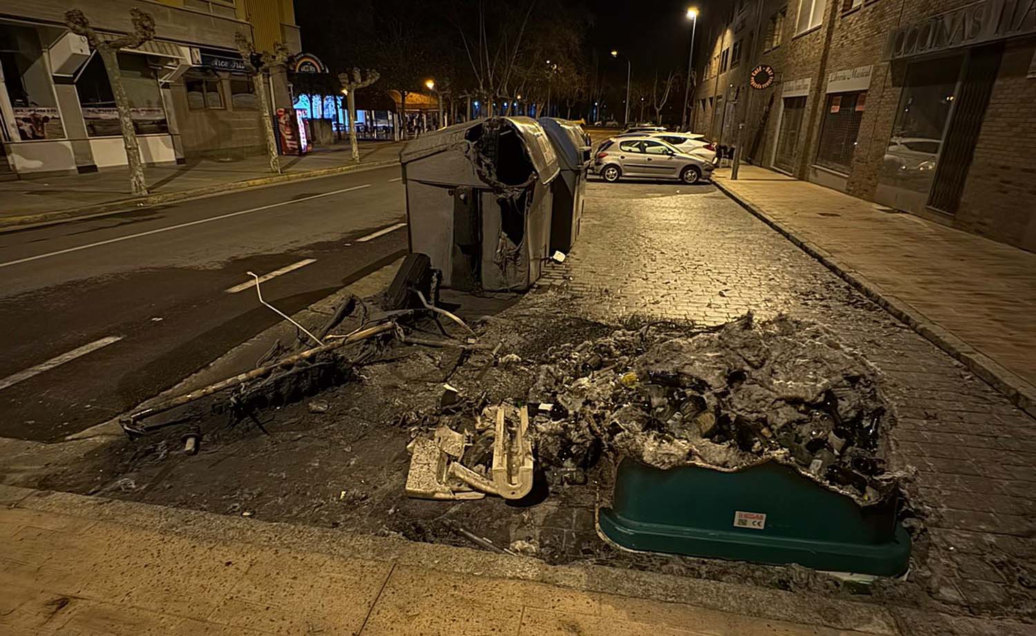 Incendio contenedores en Ponferrada Incendio contenedores en Ponferrada