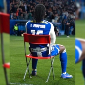 Gol de Frimpong y celebración con una silla Foto: @sdp_1922