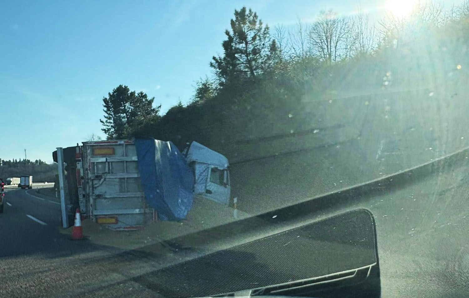 Camión de grano accidentado en la A 6 