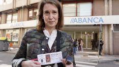 Los agraciados con el Gordo de la Lotería de Navidad de Villamanín acuden a cobrar el premio | Carlos S. Campillo / ICAL