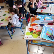 Talleres y actividades en una escuela 