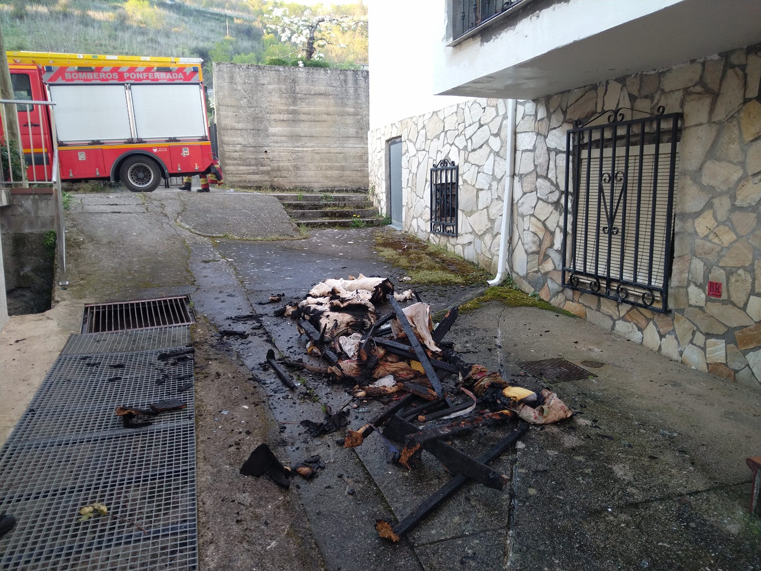 Incendio en una vivienda de San Esteban de Valdueza