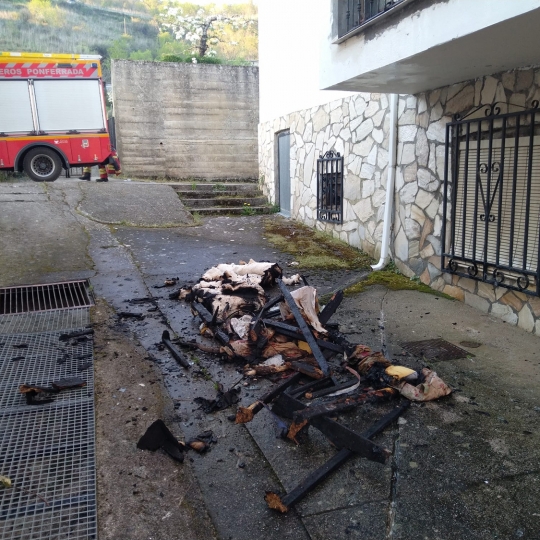 Incendio en una vivienda de San Esteban de Valdueza Incendio en una vivienda de San Esteban de Valdueza
