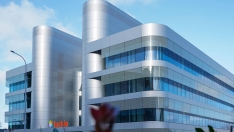 Tvitec firma la innovadora fachada de la nueva sede corporativa de Luckia en A Coruña con más de 3.300 m² de vidrio de altas prestaciones