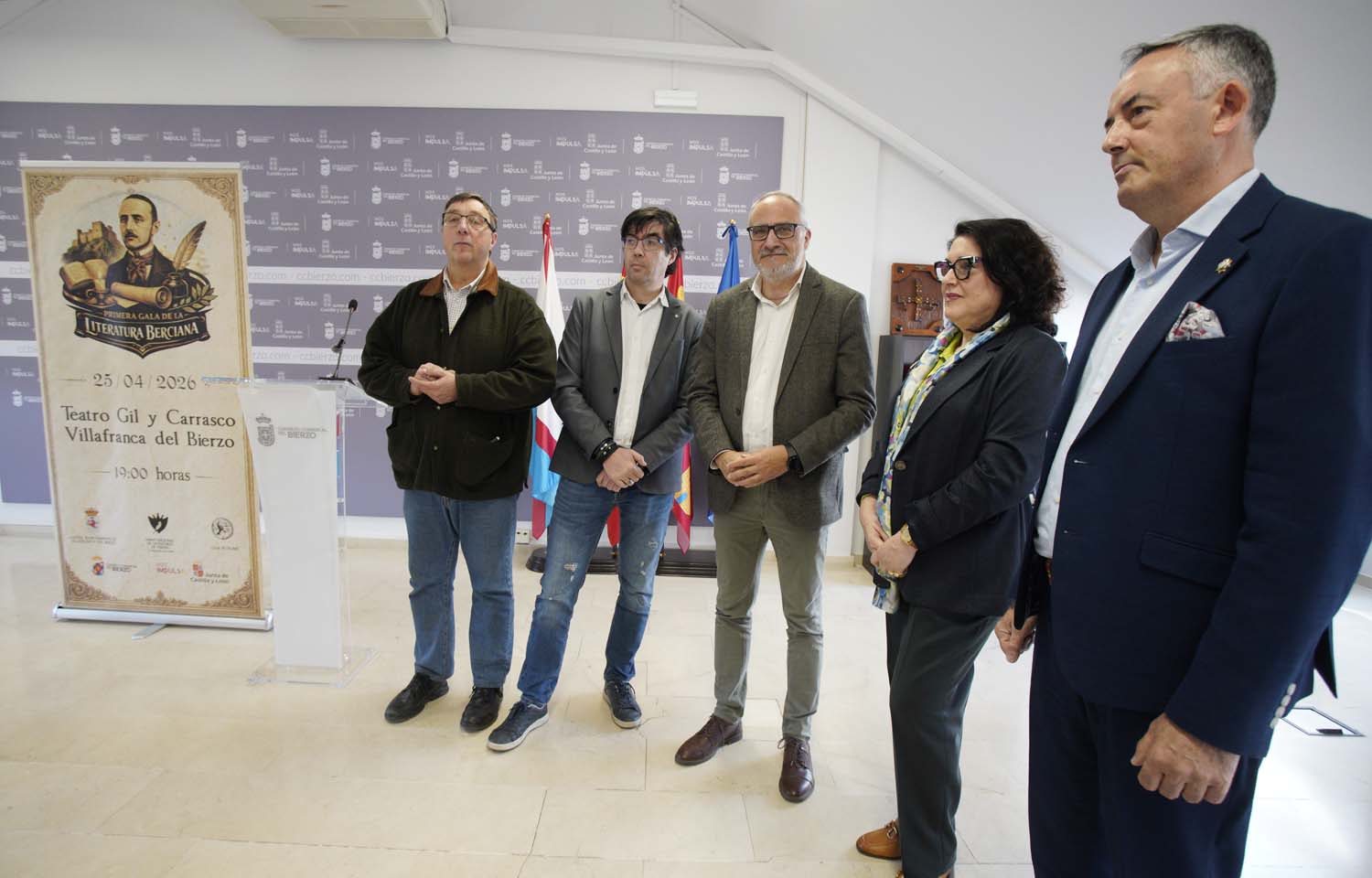 César Sánchez ICAL. El presidente del Consejo Comarcal del Bierzo, Olegario Ramón (C), junto al alcalde de Villafranca del Bierzo, José Manuel Pereira (I), el delegado en León de la Unión Nacional de Escritores César Sánchez ICAL. El presidente del Consejo Comarcal del Bierzo, Olegario Ramón (C), junto al alcalde de Villafranca del Bierzo, José Manuel Pereira (I), el delegado en León de la Unión Nacional de Escritores