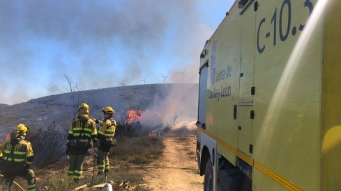 Quema prescrita en el Manzanal. Fuente @naturalezacyl Quema prescrita en el Manzanal. Fuente @naturalezacyl