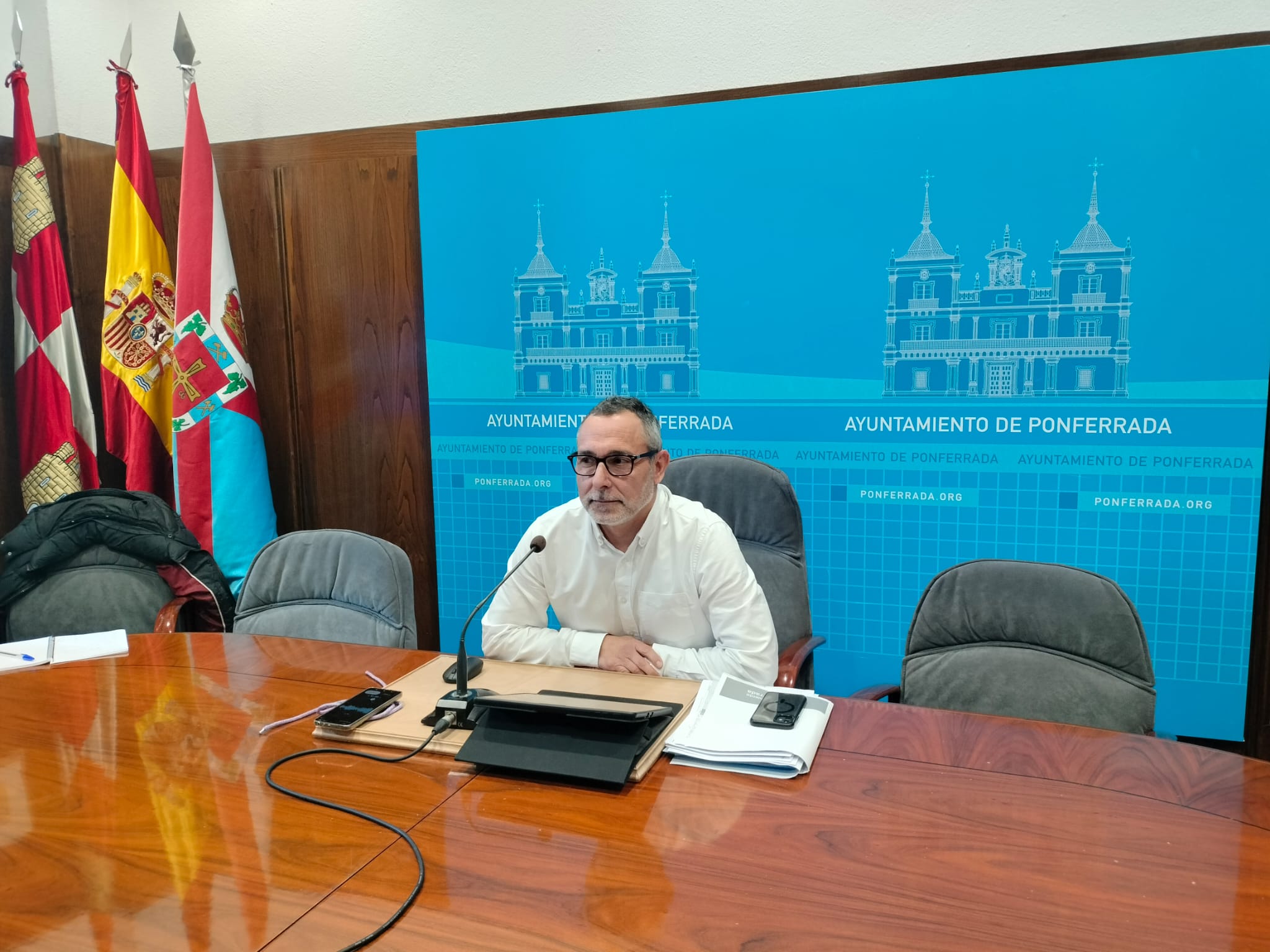 El concejal de Seguridad del Ayuntamiento de Ponferrada, Carlos Cortina, en la rueda de prensa de este jueves