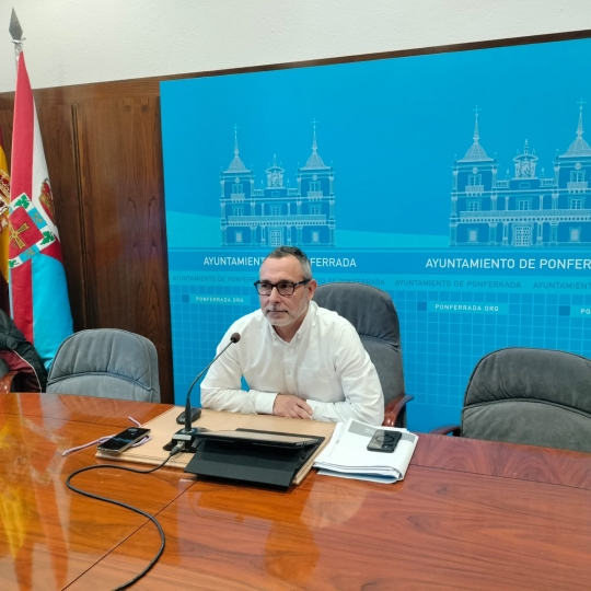 El concejal de Seguridad del Ayuntamiento de Ponferrada, Carlos Cortina, en la rueda de prensa de este jueves