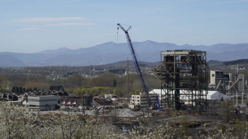 César Sánchez ICAL. Voladura de la chimenea de la central térmica de Compostilla II que quedó en pie el pasado mes de febrero en Cubillos del Sil  (2)