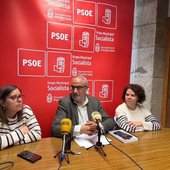 Rueda de prensa del PSOE sobre la deuda del Ayuntamiento de Ponferrada con FCC