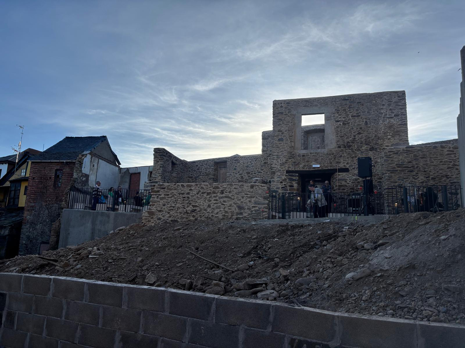 Parte posterior del nuevo ágora del Casco Antiguo de Ponferrada Parte posterior del nuevo ágora del Casco Antiguo de Ponferrada