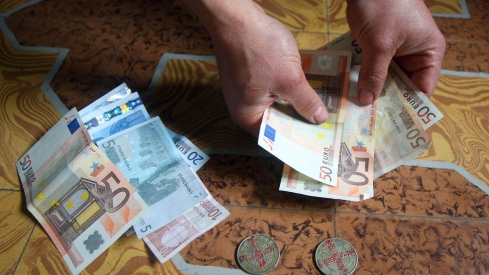 César Sánchez / ICAL . Tradicional juego de Chapas en El Bierzo César Sánchez / ICAL . Tradicional juego de Chapas en El Bierzo