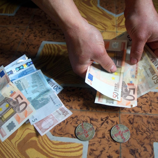 César Sánchez / ICAL . Tradicional juego de Chapas en El Bierzo César Sánchez / ICAL . Tradicional juego de Chapas en El Bierzo