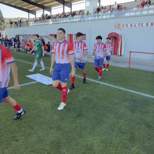 El Atlético Bembibre sigue cerca del descenso tras su empate en el derbi provincial frente al Mansillés