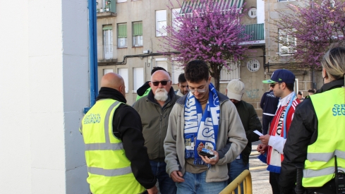 Llegada de aficionados a Ourense (6)
