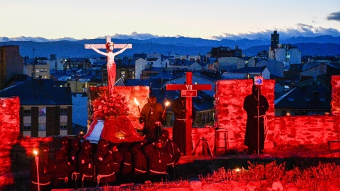Viacrucis en el Castillo de Ponferrada 2026 (97) Viacrucis en el Castillo de Ponferrada 2026 (97)