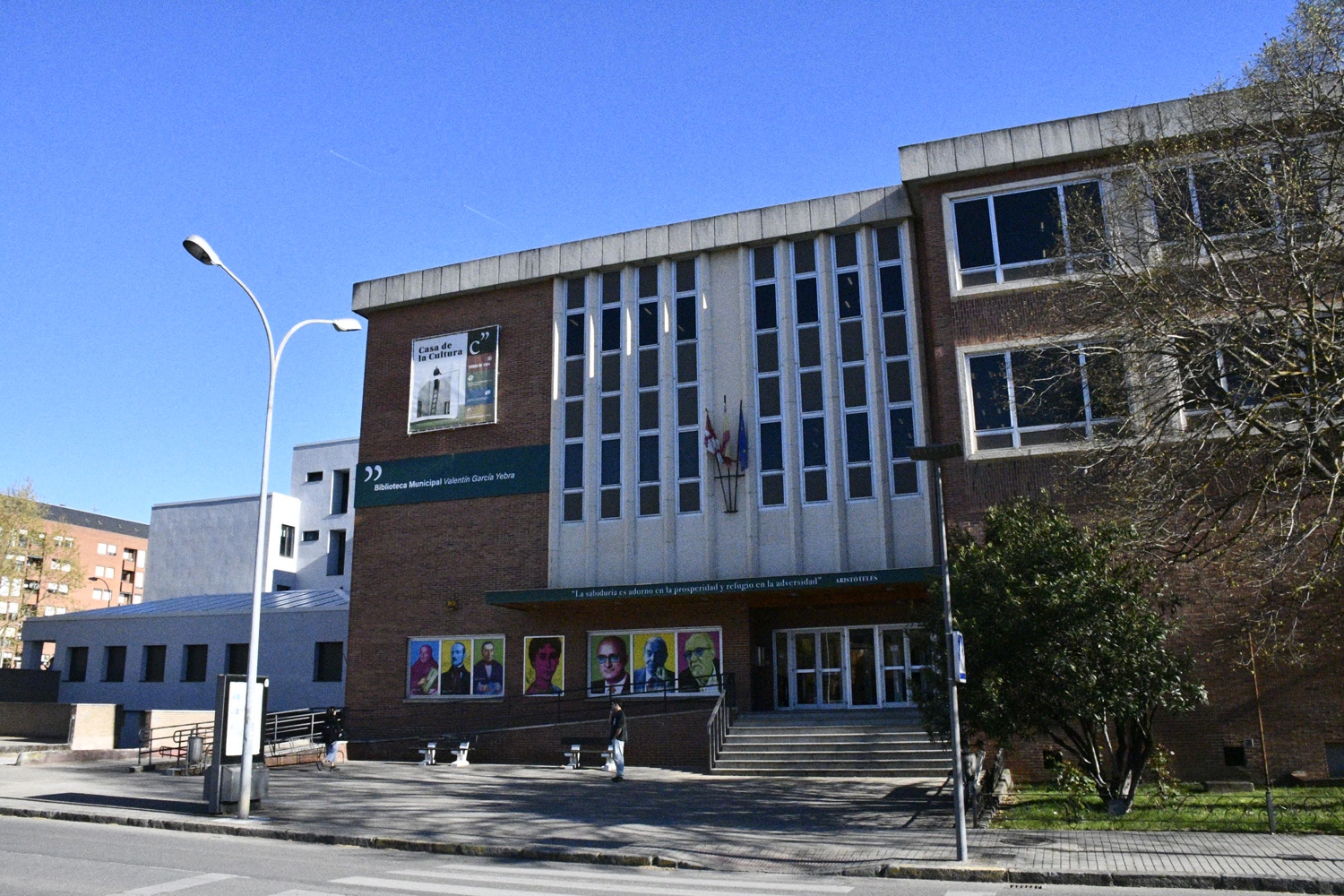 La Biblioteca Municipal en el barrio de las Huertas de Ponferrad | Foto: Dani Merino, InfoBierzo La Biblioteca Municipal en el barrio de las Huertas de Ponferrad | Foto: Dani Merino, InfoBierzo
