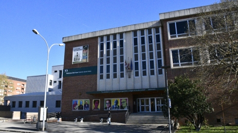 La Biblioteca Municipal en el barrio de las Huertas de Ponferrada | Foto: Dani Merino, InfoBierzo La Biblioteca Municipal en el barrio de las Huertas de Ponferrada | Foto: Dani Merino, InfoBierzo