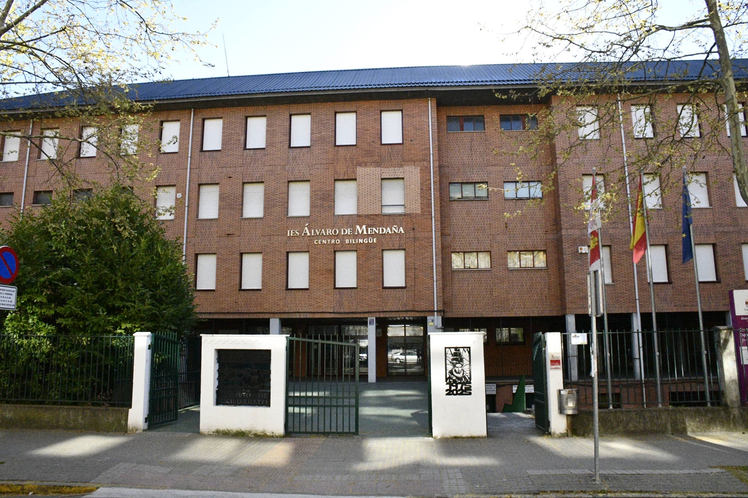 El instituto Álvaro de Mendaña en el barrio de las Huertas de Ponferrada | Foto: Dani Merino, InfoBierzo El instituto Álvaro de Mendaña en el barrio de las Huertas de Ponferrada | Foto: Dani Merino, InfoBierzo