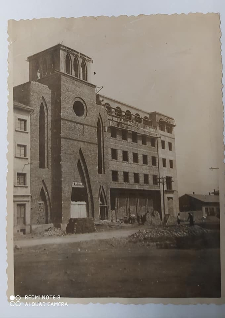 Construcción de la iglesia de San Ignacio | Foto: Autor desconocido, compartida en el grupo de Facebook 'Fotos antiguas de Ponferrada y de El Bierzo'