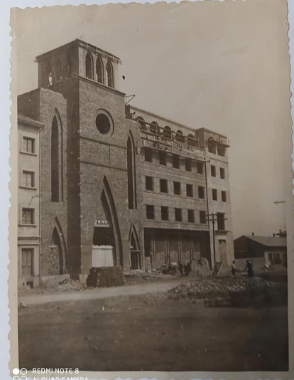 Construcción de la iglesia de San Ignacio | Foto: Autor desconocido, compartida en el grupo de Facebook 'Fotos antiguas de Ponferrada y de El Bierzo'