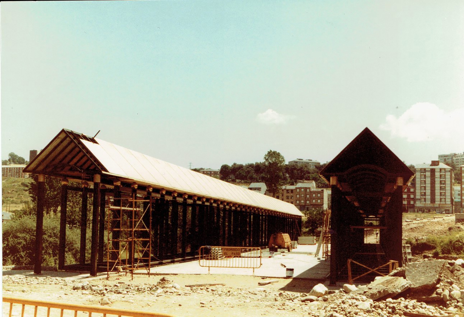 Construcción del Puente de los Faraones | Foto: Autor: Maribel Fernandez Valdueza, compartida en el grupo de Facebook 'Fotos antiguas de Ponferrada y de El Bierzo'