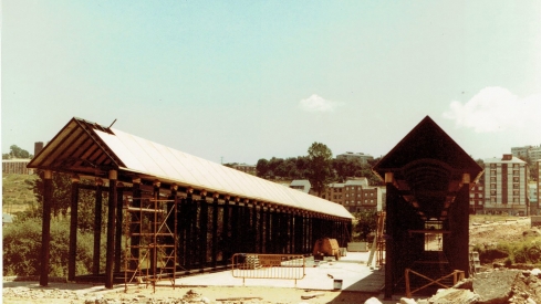 Construcción del Puente de los Faraones | Foto: Autor: Maribel Fernandez Valdueza, compartida en el grupo de Facebook 'Fotos antiguas de Ponferrada y de El Bierzo'