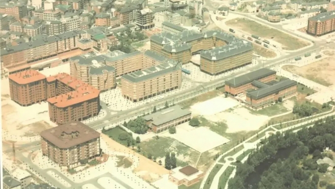 Imagen aérea del Polígono de las Huertas en los años 80  | Foto: Autor: Maribel Fernandez Valdueza, compartida en el grupo de Facebook 'Fotos antiguas de Ponferrada y de El Bierzo'