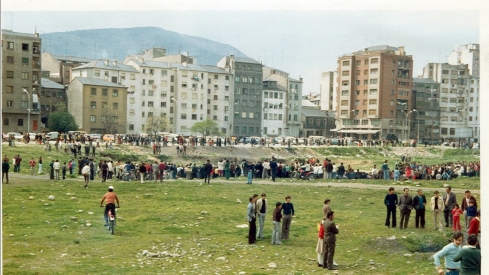 Antiguo barrio de las Huertas de Ponferrada frente a la sede de la Diputación de León, calle Río Urdiales | Foto: Autor desconocido, compartida en el grupo de Facebook 'Fotos antiguas de Ponferrada y de El Bierzo' Antiguo barrio de las Huertas de Ponferrada frente a la sede de la Diputación de León, calle Río Urdiales | Foto: Autor desconocido, compartida en el grupo de Facebook 'Fotos antiguas de Ponferrada y de El Bierzo'