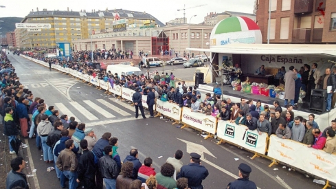 Celebración de la Vuelta Ciclista en el barrio de las Huertas | Foto: Autor desconocido, compartida en el grupo de Facebook 'Fotos antiguas de Ponferrada y de El Bierzo' Celebración de la Vuelta Ciclista en el barrio de las Huertas | Foto: Autor desconocido, compartida en el grupo de Facebook 'Fotos antiguas de Ponferrada y de El Bierzo'