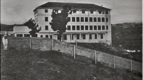 Colegio Espíritu Santo en las Huertas del Sacramento | Foto: Autor: Juan Vhl, compartida en el grupo de Facebook 'Fotos antiguas de Ponferrada y de El Bierzo' Colegio Espíritu Santo en las Huertas del Sacramento | Foto: Autor: Juan Vhl, compartida en el grupo de Facebook 'Fotos antiguas de Ponferrada y de El Bierzo'